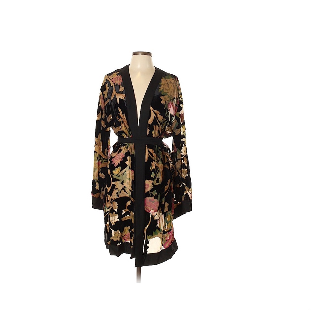 Gorgeous floral velvet kimono